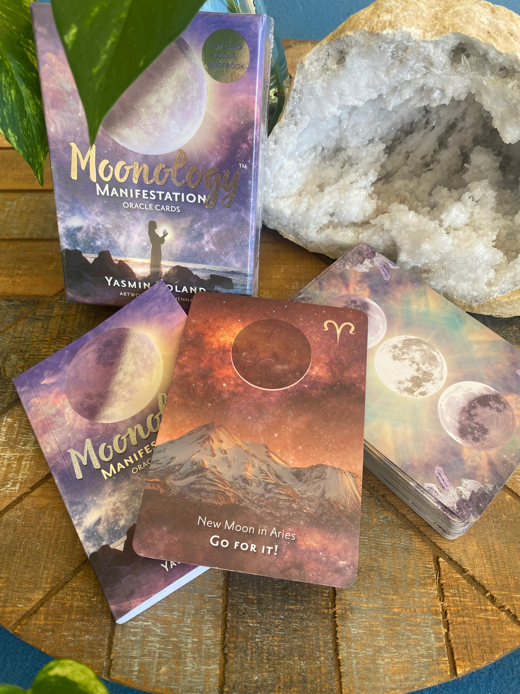 Oracle cards Moonology Manifestation